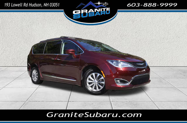 2017 Chrysler Pacifica Minivan Touring-L FWD photo