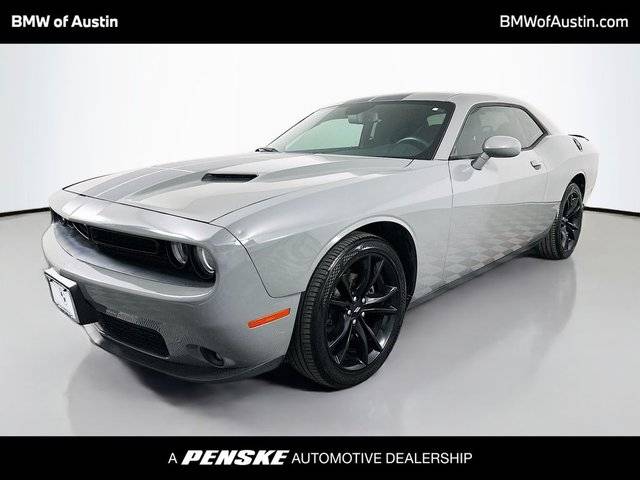 2017 Dodge Challenger SXT RWD photo