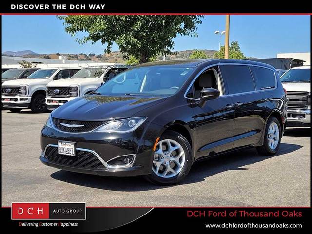 2017 Chrysler Pacifica Minivan Touring Plus FWD photo