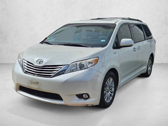 2017 Toyota Sienna XLE FWD photo
