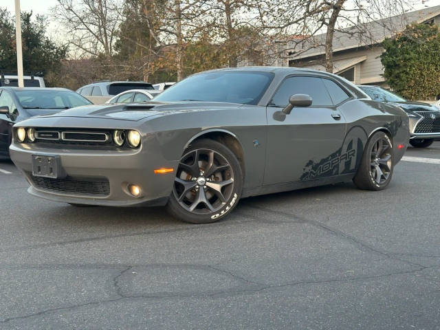 2017 Dodge Challenger SXT Plus RWD photo