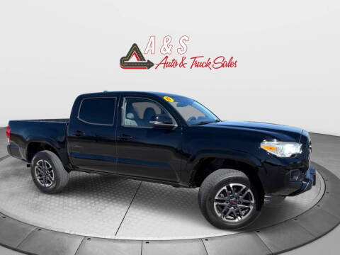 2017 Toyota Tacoma SR 4WD photo