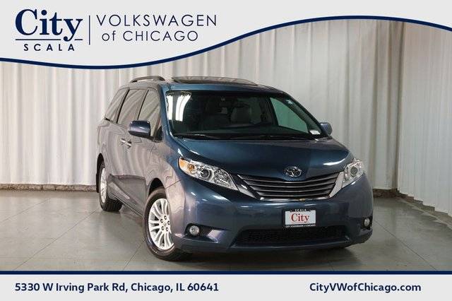 2017 Toyota Sienna XLE FWD photo