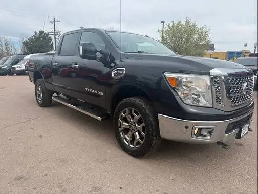 2017 Nissan Titan XD SV 4WD photo