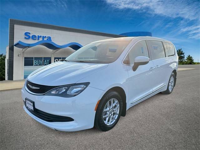 2017 Chrysler Pacifica Minivan Touring FWD photo