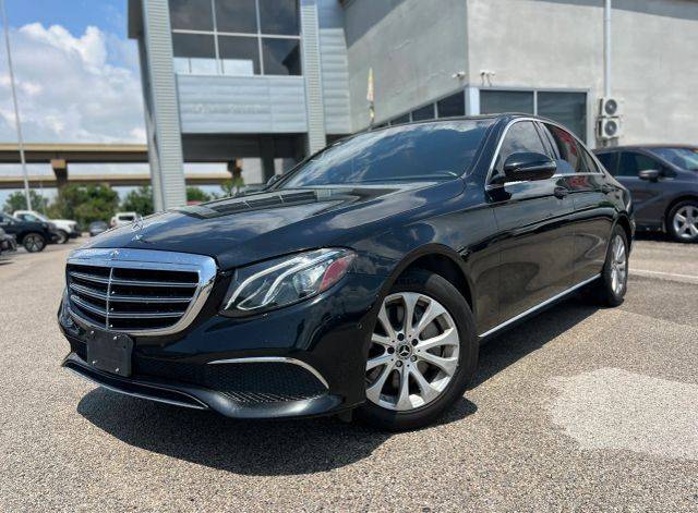 2017 Mercedes-Benz E-Class E 300 Luxury RWD photo