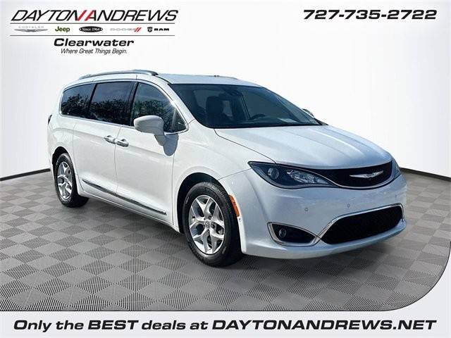 2017 Chrysler Pacifica Minivan Touring-L Plus FWD photo