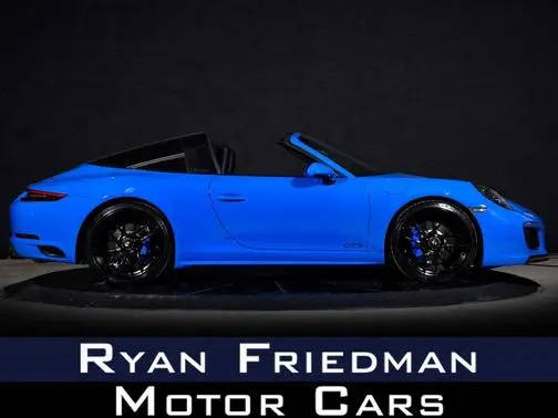 2017 Porsche 911 4 GTS AWD photo