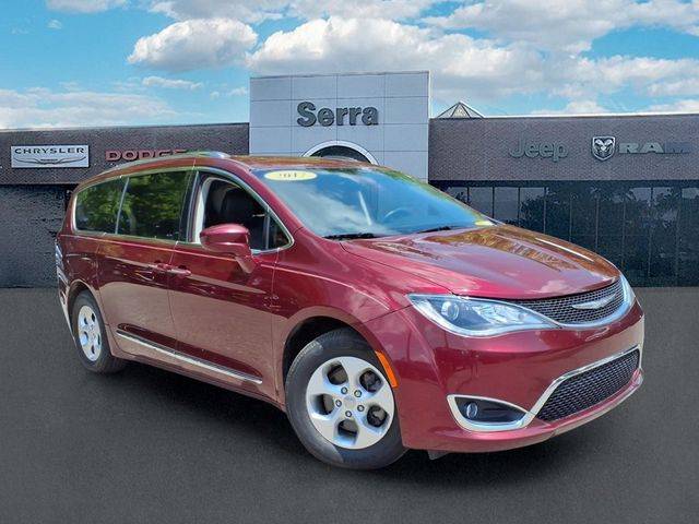2017 Chrysler Pacifica Minivan Touring-L Plus FWD photo
