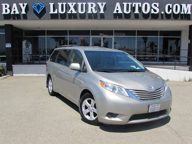 2017 Toyota Sienna LE FWD photo
