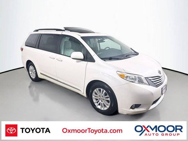 2017 Toyota Sienna XLE FWD photo