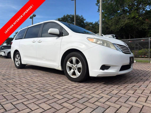 2017 Toyota Sienna LE FWD photo