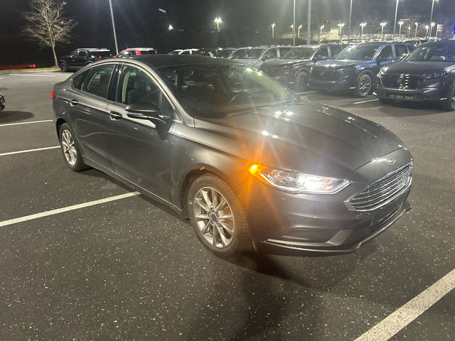 2017 Ford Fusion SE FWD photo