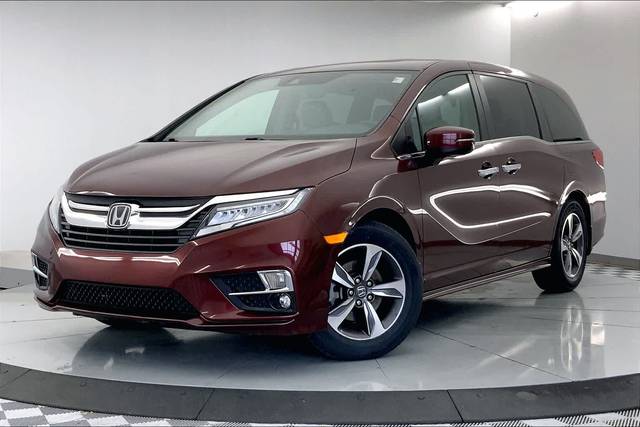 2018 Honda Odyssey Touring FWD photo