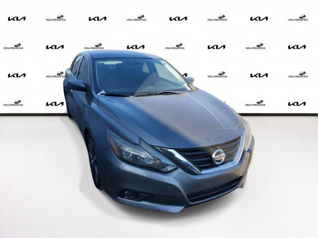 2017 Nissan Altima 2.5 SR FWD photo