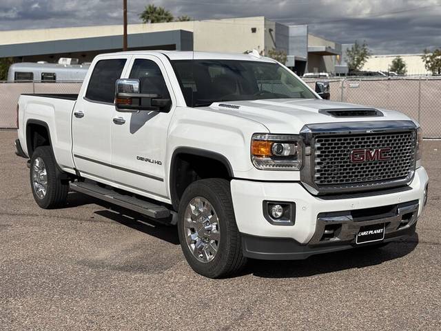 2017 GMC Sierra 2500HD Denali 4WD photo