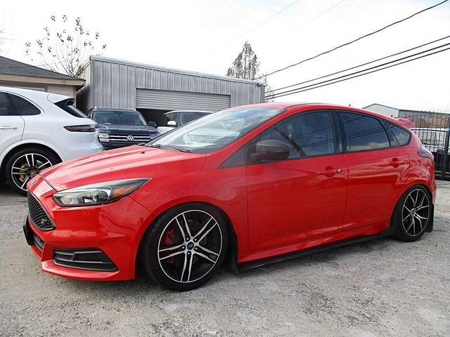 2017 Ford Focus ST FWD photo