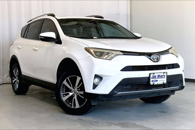 2017 Toyota RAV4 XLE FWD photo