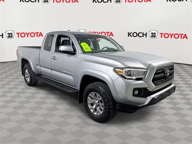 2017 Toyota Tacoma SR5 4WD photo