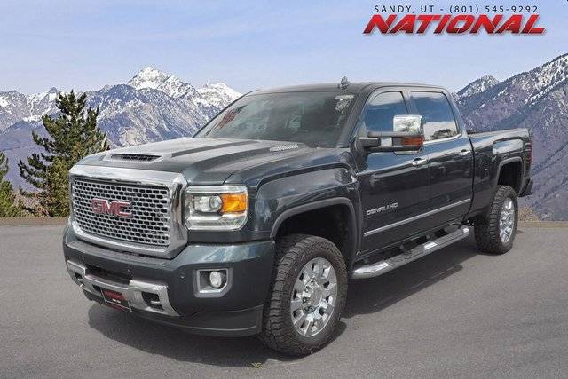 2017 GMC Sierra 2500HD Denali 4WD photo