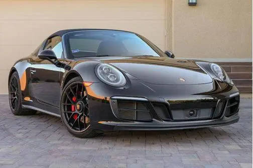 2017 Porsche 911 4 GTS AWD photo