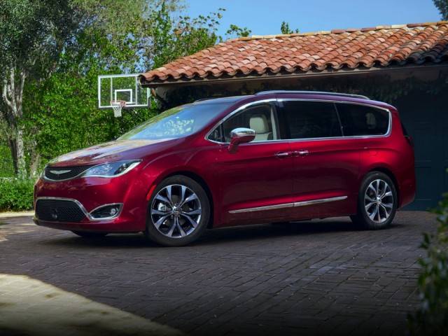 2017 Chrysler Pacifica Minivan Touring Plus FWD photo