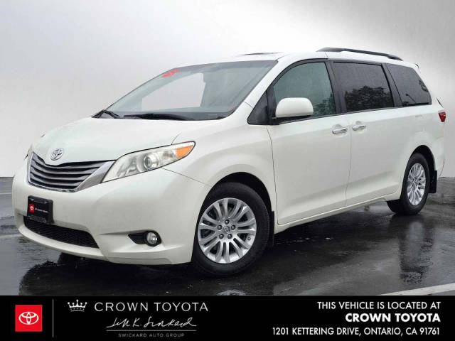 2017 Toyota Sienna XLE FWD photo