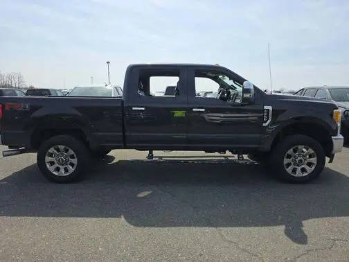 2017 Ford F-250 Super Duty Lariat 4WD photo