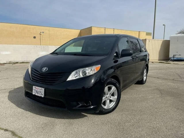 2017 Toyota Sienna L FWD photo