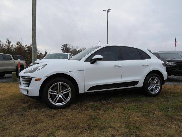 2017 Porsche Macan  AWD photo