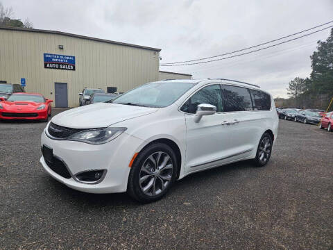 2017 Chrysler Pacifica Minivan Limited FWD photo