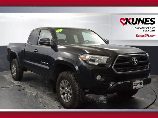 2017 Toyota Tacoma SR5 4WD photo