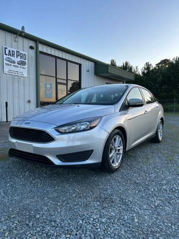 2017 Ford Focus SE FWD photo