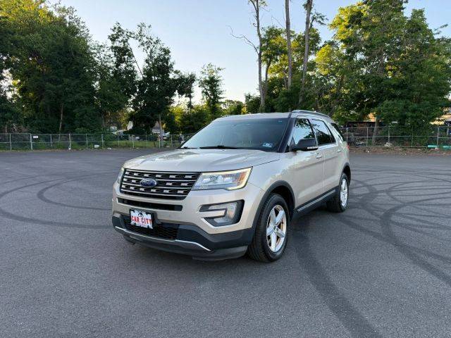 2017 Ford Explorer XLT 4WD photo
