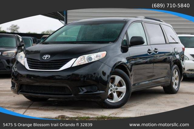 2015 Toyota Sienna LE FWD photo