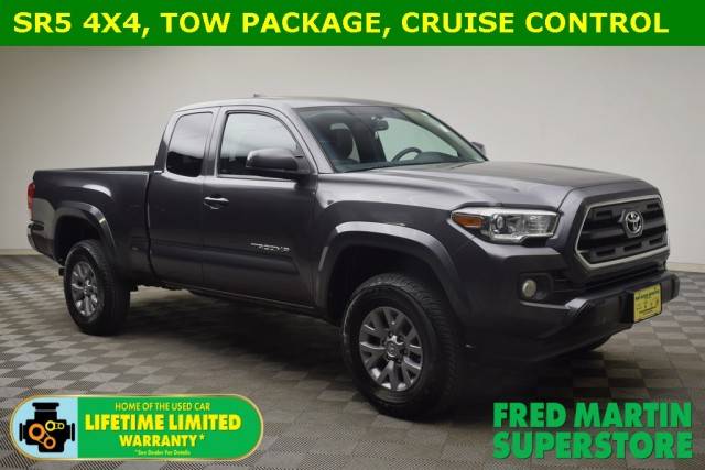 2017 Toyota Tacoma SR5 4WD photo