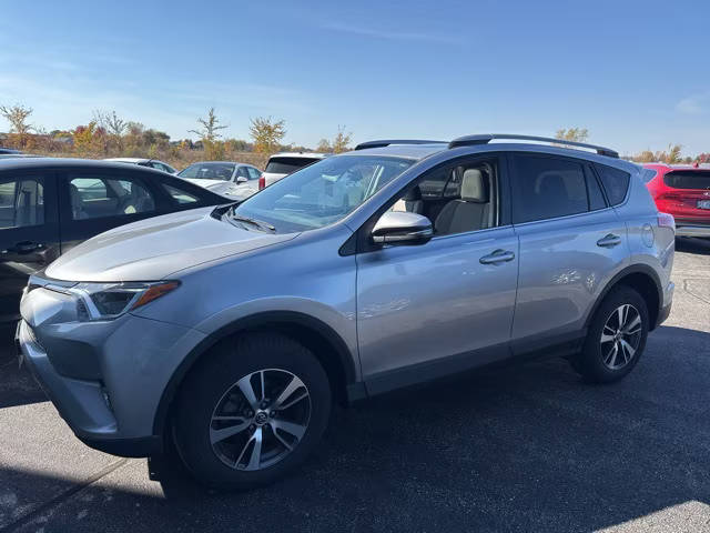 2017 Toyota RAV4 XLE AWD photo