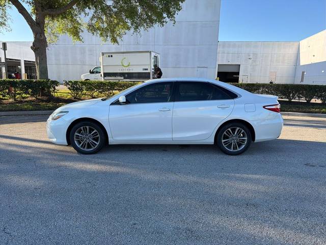 2017 Toyota Camry SE FWD photo