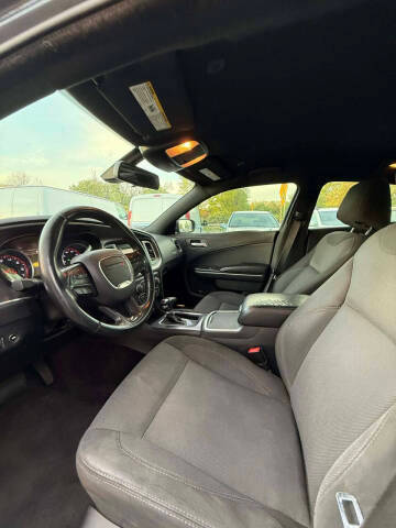 2017 Dodge Charger SE RWD photo