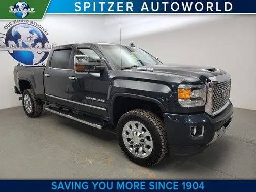 2017 GMC Sierra 2500HD Denali 4WD photo