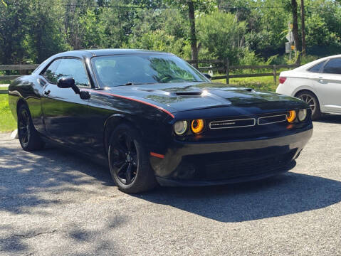 2016 Dodge Challenger SXT RWD photo