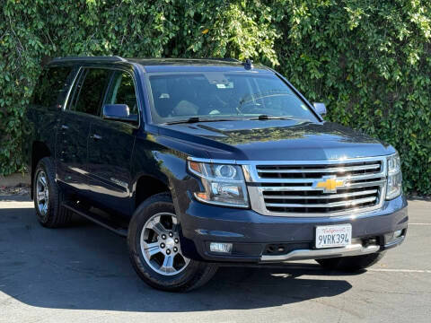 2017 Chevrolet Suburban LT 4WD photo