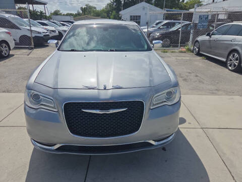 2015 Chrysler 300 300C RWD photo
