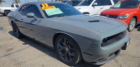2017 Dodge Challenger SXT Plus RWD photo