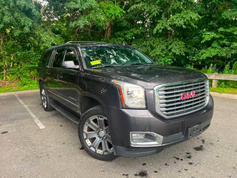2017 GMC Yukon XL SLT 4WD photo
