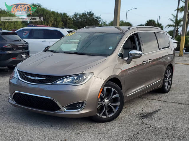 2017 Chrysler Pacifica Minivan Limited FWD photo