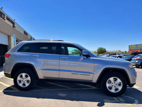 2017 Jeep Grand Cherokee Laredo 4WD photo