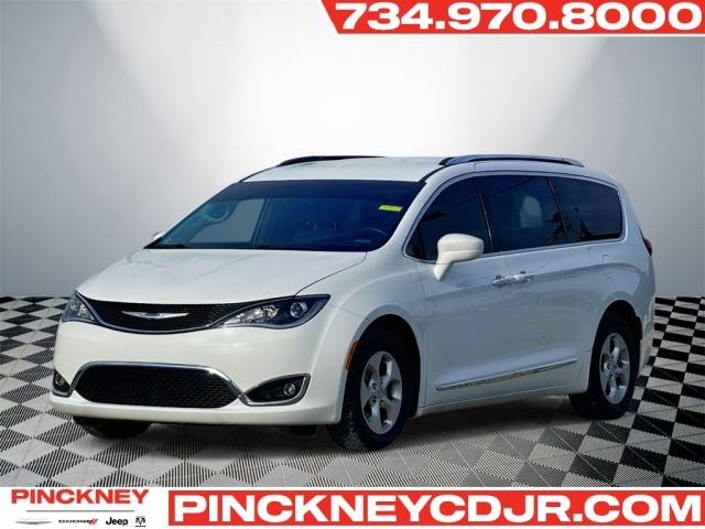 2017 Chrysler Pacifica Minivan Touring-L Plus FWD photo
