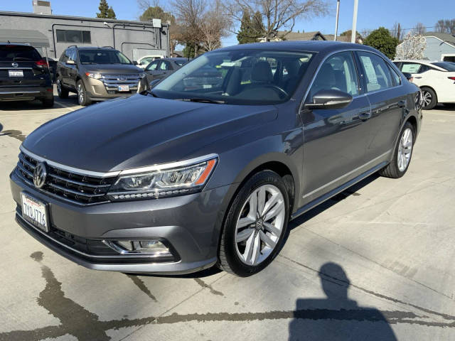 2017 Volkswagen Passat 1.8T SEL Premium FWD photo