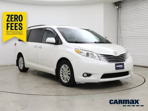 2017 Toyota Sienna XLE Premium FWD photo